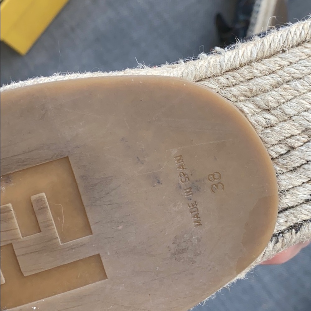Fendi flat espadrille 38 used no major flaws $550 - Picture 5 of 6